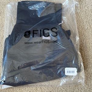 Figs Maternity yola size SMALL